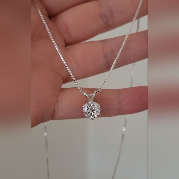 New 2ct Certified moissanite  pendant with a chain - Picture 4 of 10